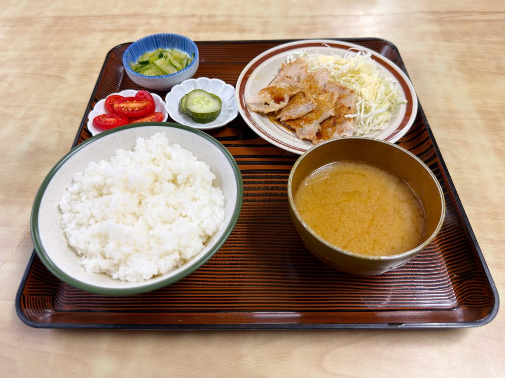 稲荷家の生姜焼き定食の写真