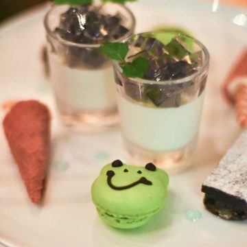 アフタヌーンティーのカエルのマカロンの画像