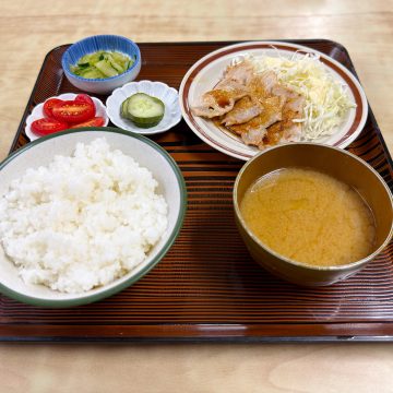 稲荷家の生姜焼き定食の写真